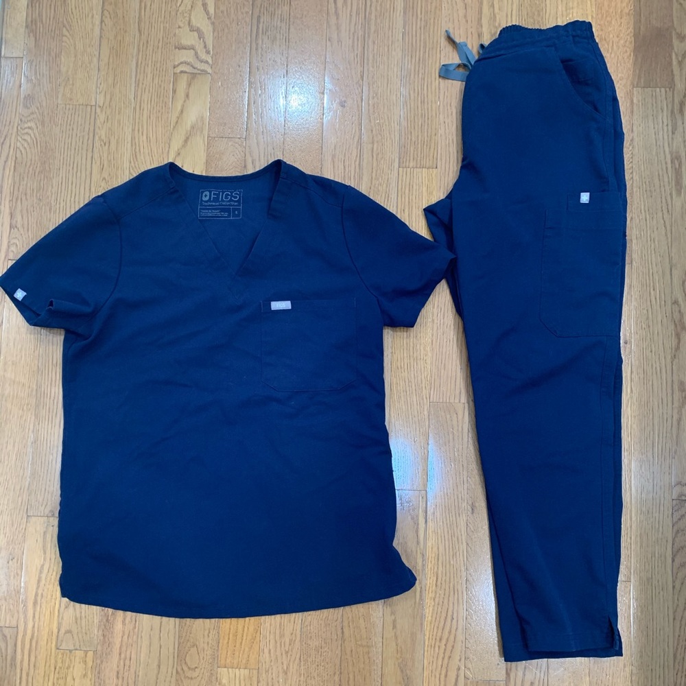 Women’s Figs Navy scrub set Small Petite